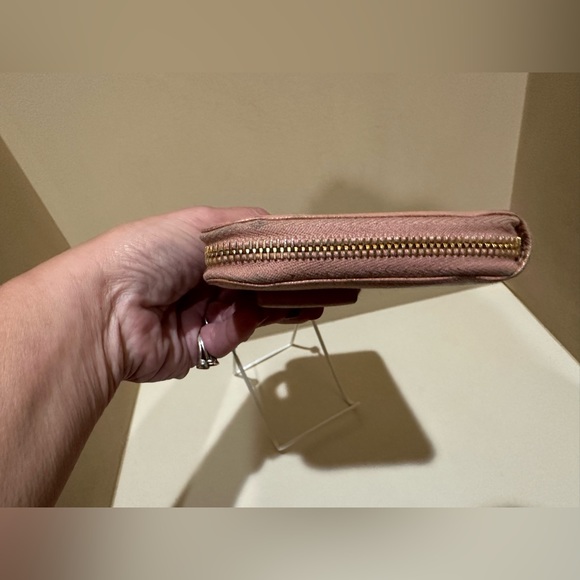 PRADA MILANO SAFFIANO LUX CONTINENTAL
WALLET - Picture 11 of 13